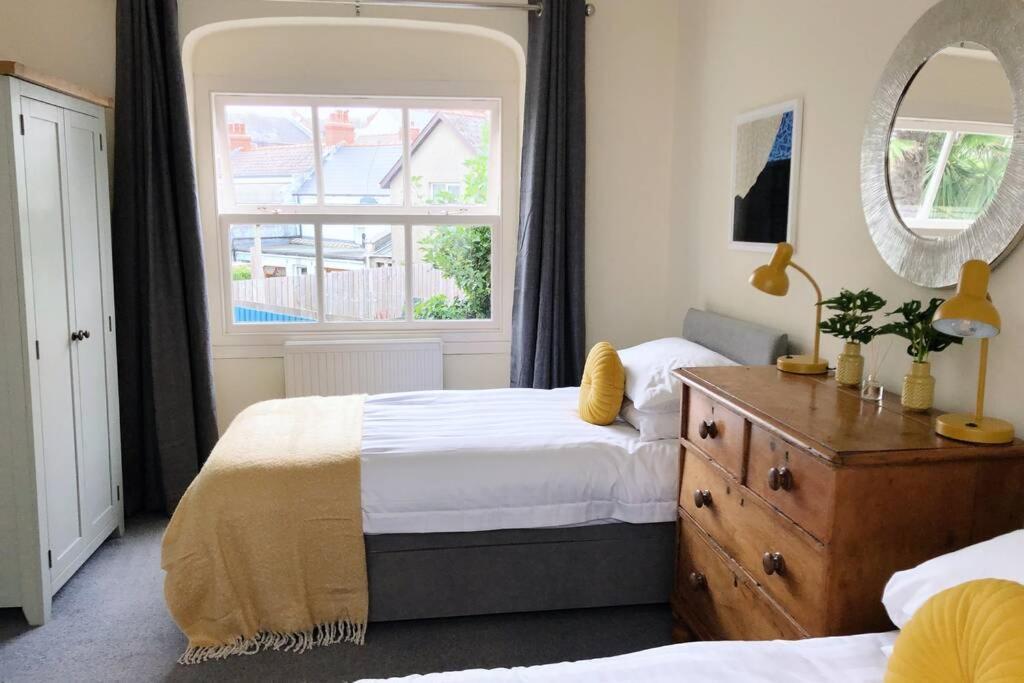 Stunning & Spacious House In Central 텐비 외부 사진